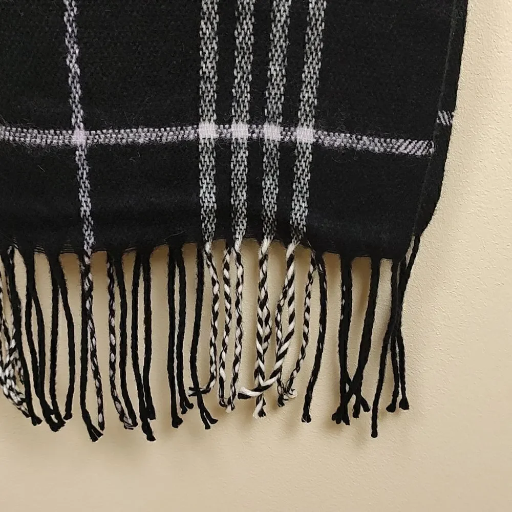 Steve Madden Blanket Scarf/Wrap with Fringe in Black & White Mixed Plaid